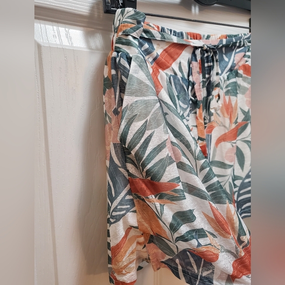 La Maison par Molly Bracken, shorts, size Medium - Picture 7 of 13